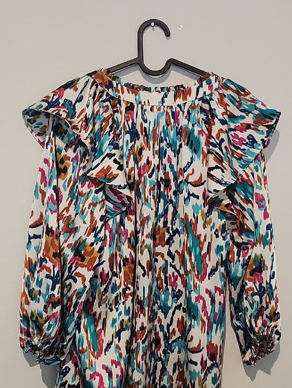 entro Multi-Color Abstract Print Blouse - Picture 6 of 6